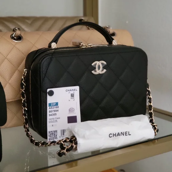 ❌️SOLD❌️22P chanel vanity case - Picture 1 of 13